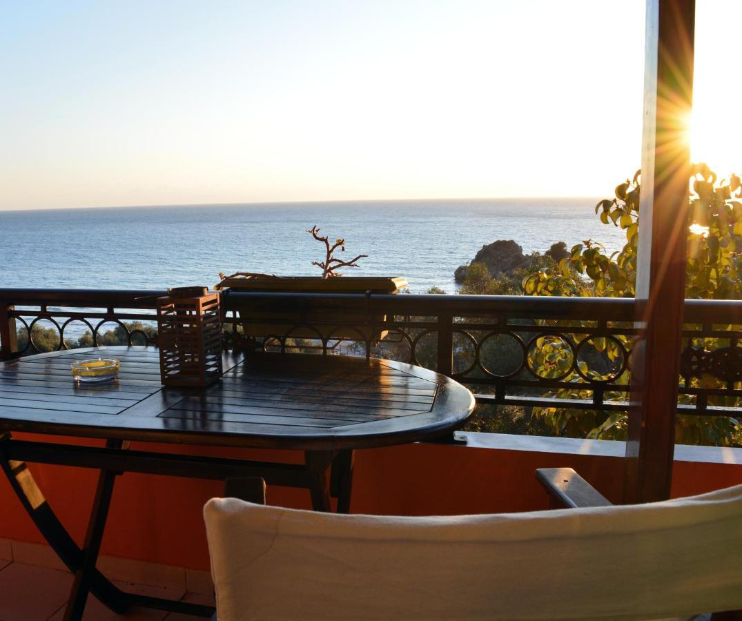 Papadatos Apts With Amazing View - 5Mins From The Beach Kontogialos Exteriör bild