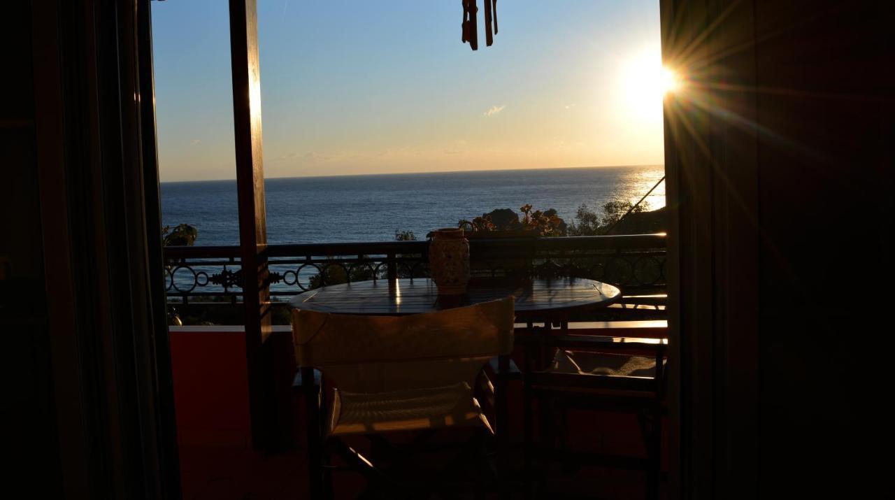Papadatos Apts With Amazing View - 5Mins From The Beach Kontogialos Exteriör bild