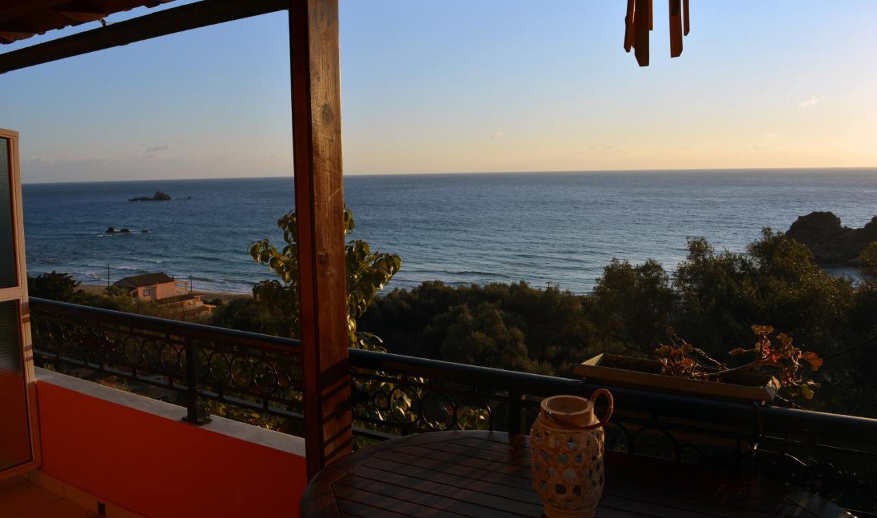 Papadatos Apts With Amazing View - 5Mins From The Beach Kontogialos Exteriör bild