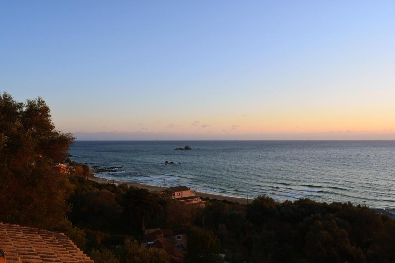 Papadatos Apts With Amazing View - 5Mins From The Beach Kontogialos Exteriör bild