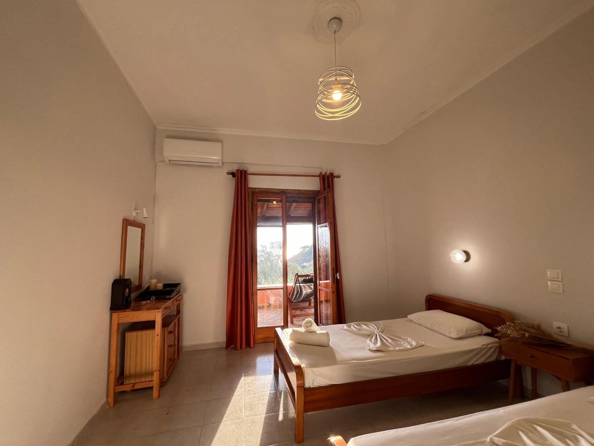 Papadatos Apts With Amazing View - 5Mins From The Beach Kontogialos Exteriör bild