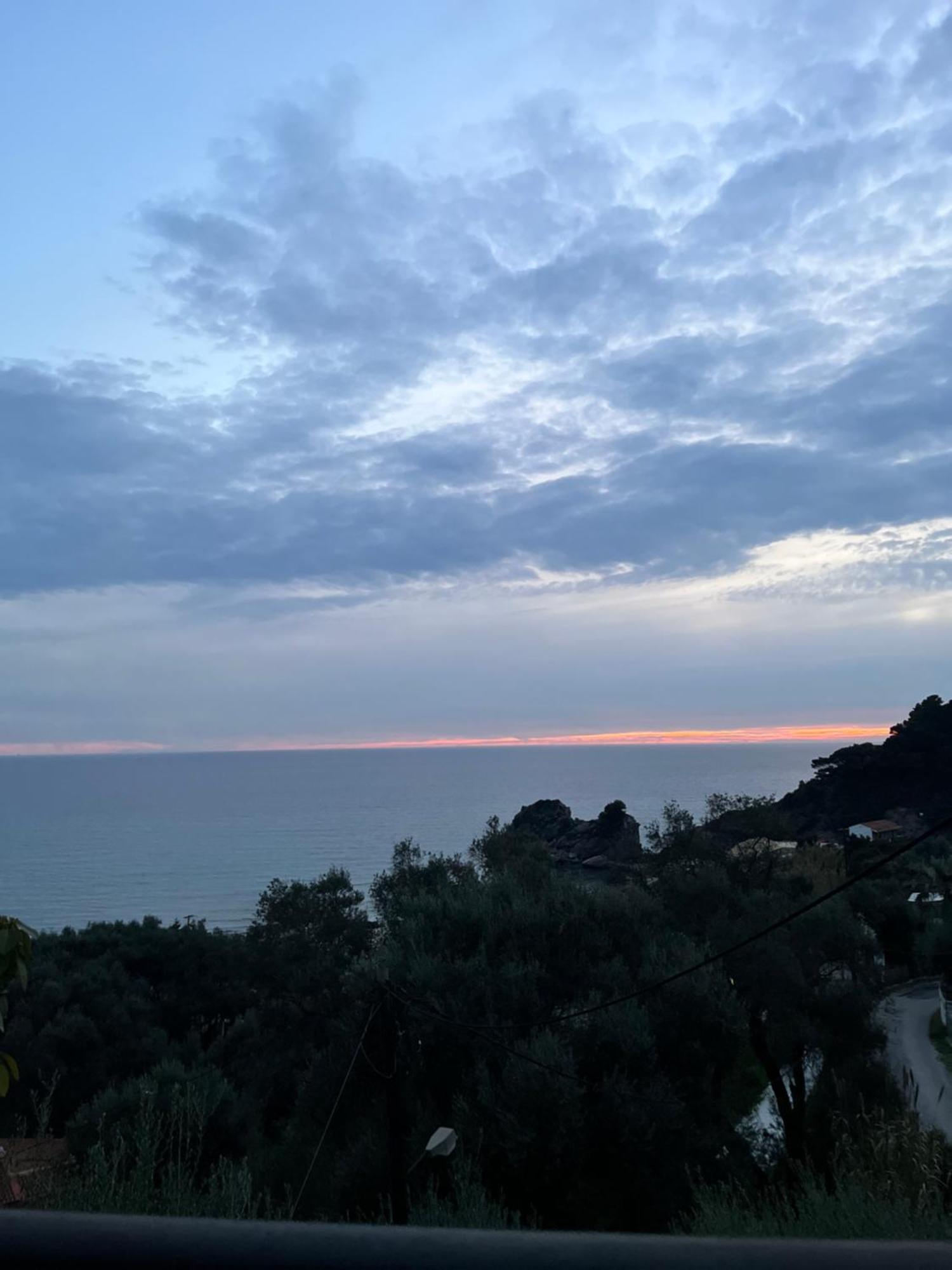 Papadatos Apts With Amazing View - 5Mins From The Beach Kontogialos Exteriör bild
