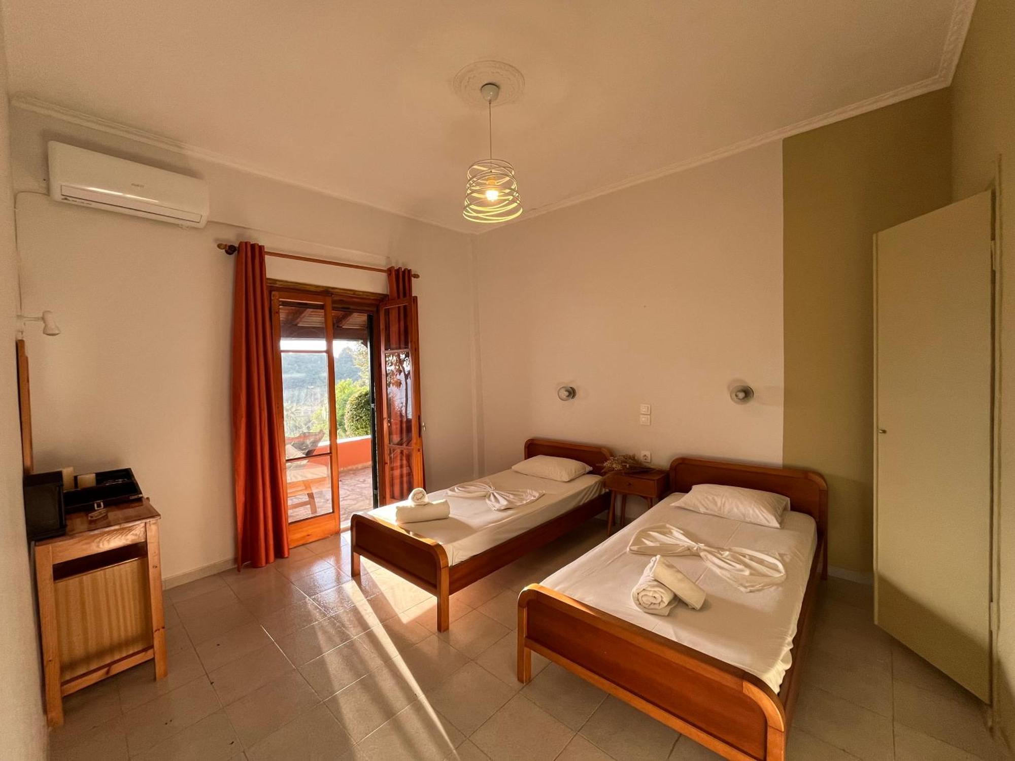 Papadatos Apts With Amazing View - 5Mins From The Beach Kontogialos Exteriör bild
